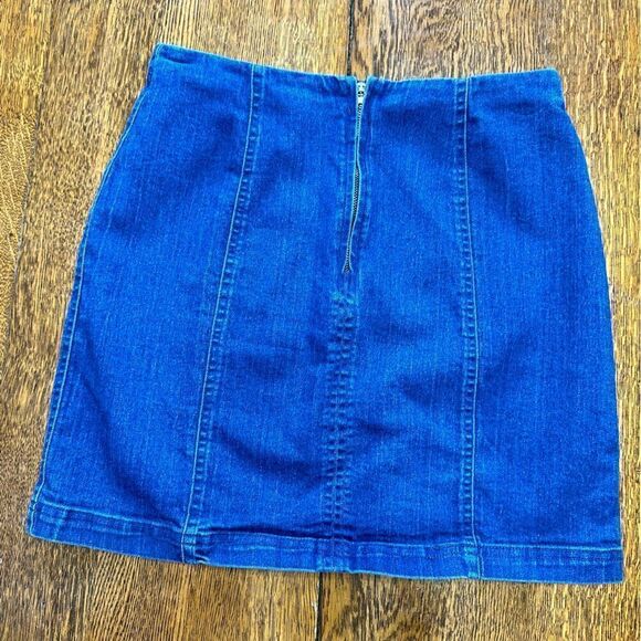 Altar’d State Mini Denim Skirt Stretch Zipper in Back. Size M - Picture 4 of 5